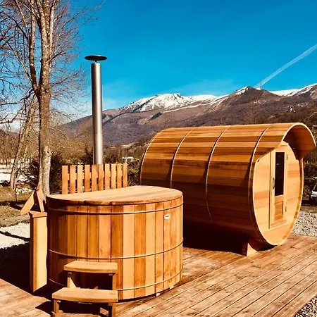 Camping La Pene Blanche 营地 卢登维耶尔